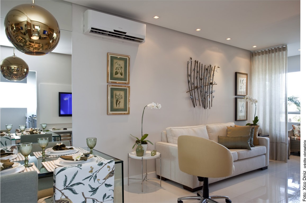 Sala de estar e jantar integradas com styling de Home Staging